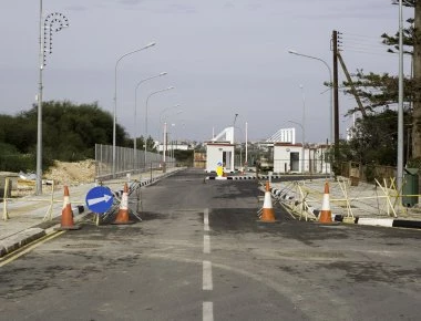 Κύπρος: Συγκλονιστικές εικόνες από το οδοιπορικό στο οδόφραγμα της Δερύνειας